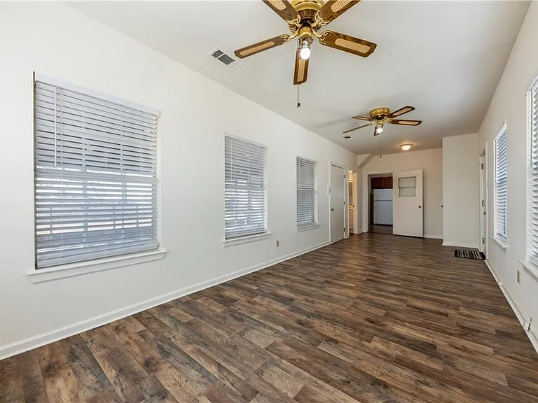 13817 Abrahamson Ct — Photo 10