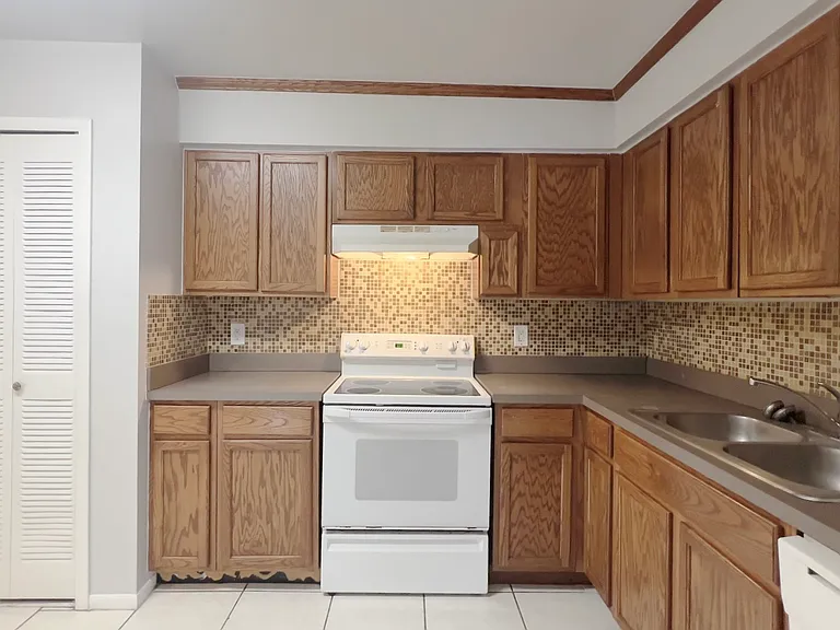 1352 Sophie Blvd — Photo 7