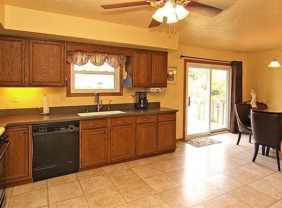 4th image of 48 Sunny Hill Dr