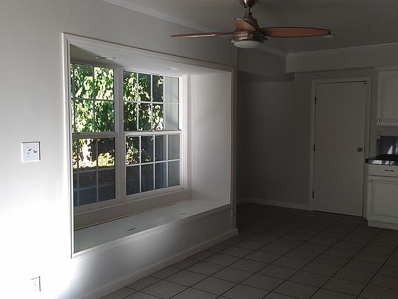 Dining Area w/Bay Window