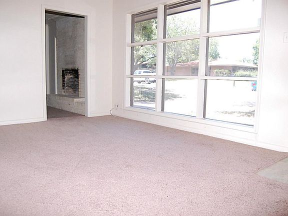 3rd image of 2212 Franklin Dr