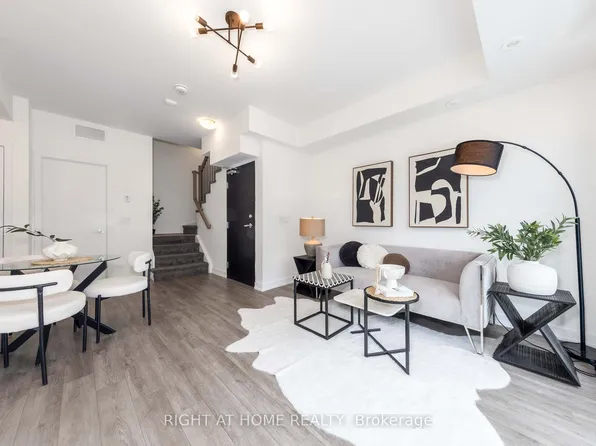 871 Sheppard Ave W #33, Toronto, ON M3H 2T5