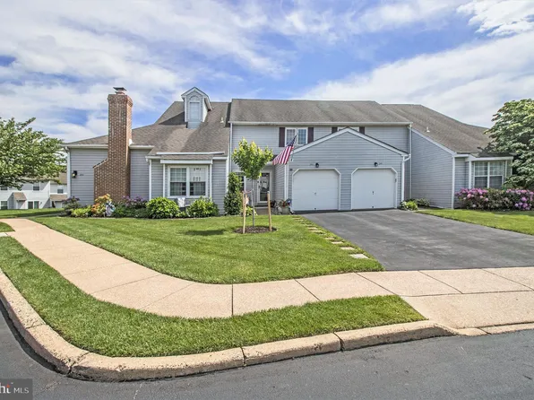 202 Lennox Ct, Lansdale, PA 19446