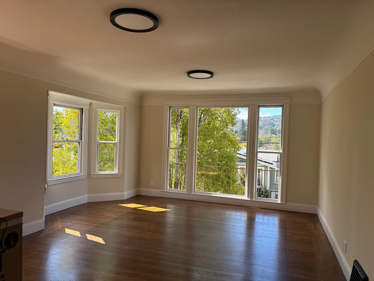 2 bed, 1.5 bath, 1100 sqft, $6,000 — Photo 2