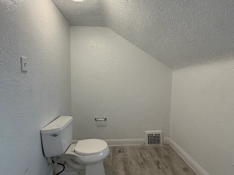 10225 Avon Ave — Photo 11