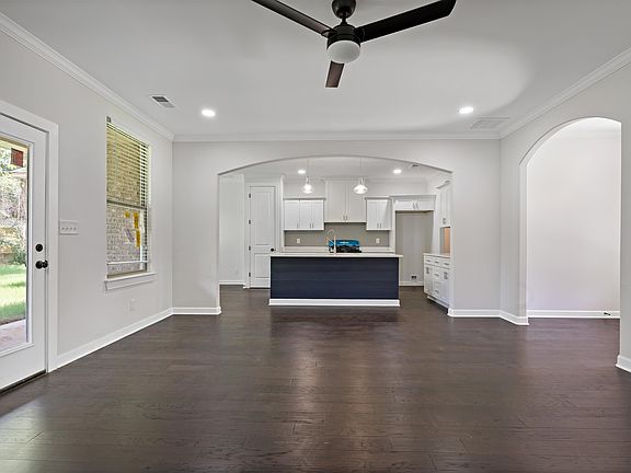 3rd image of 694 Brownlee Dr