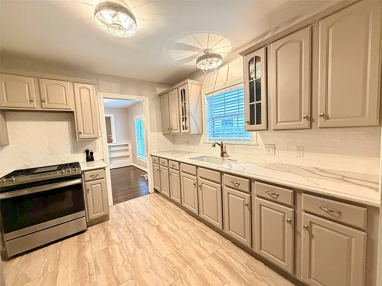 8234 Bonner Dr — Photo 9