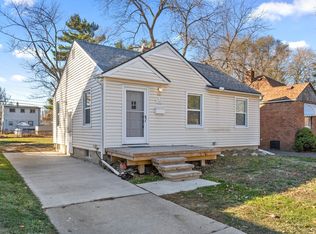 7958 Mayfair St, Taylor, MI 48180