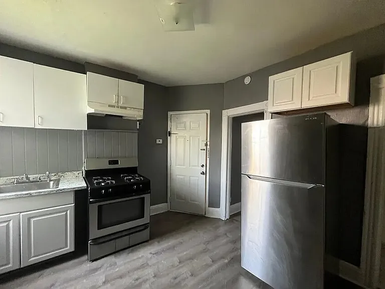 69 Williams Ave #D — Photo 5