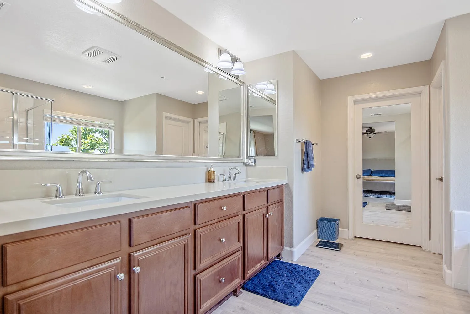 4 bed, 2311 sqft, $4,900 — Photo 4