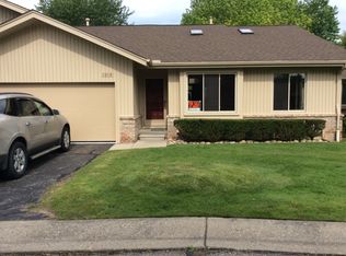 1919 Country Ln #1, Lake Orion, MI 48360
