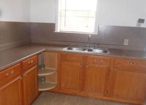 3rd image of 1645 Green Grove Dr