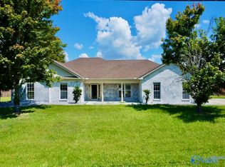 305 Smokey Hills Ct, New Market, AL 35761