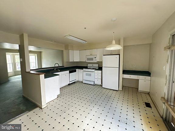 4th image of 746 Villager Cir