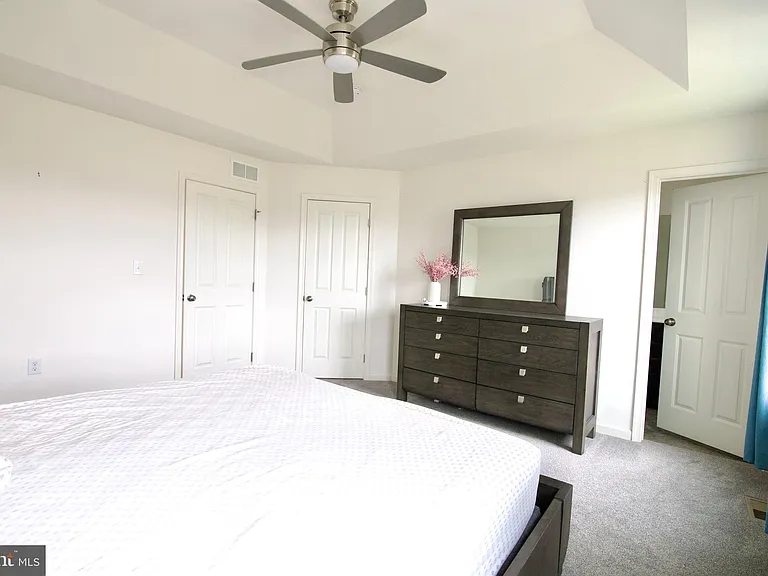 633 Keswick Ct — Photo 43