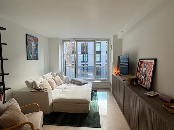 535 West 42nd Street image 3 of 7