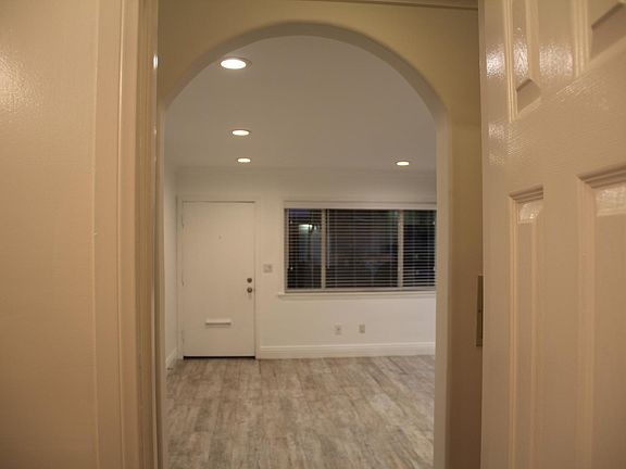 5th image of 309 Broadway St #5