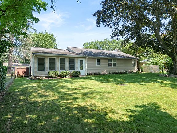 5th image of 3225 Cranbrook Ave