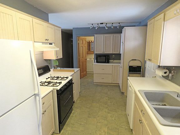 4th image of 820 Shenandoah Dr