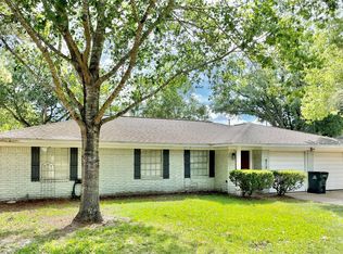813 Ellen St, El Campo, TX 77437