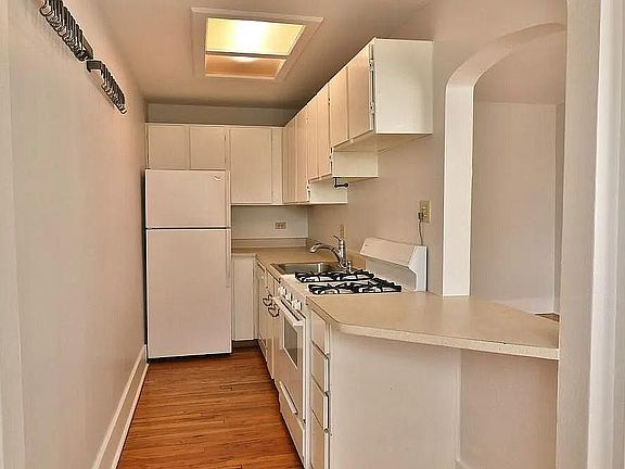 4th image of 1275 N Clarkson St APT 3