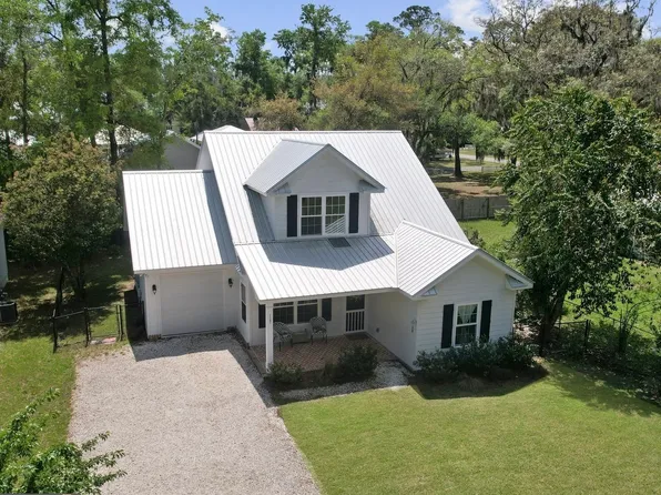 1107 Wayne St, Darien, GA 31305