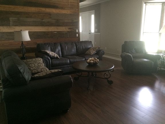 3rd image of 292 McDilda Dr