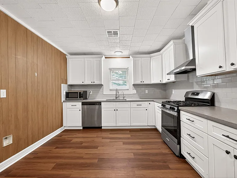 8111 Main St — Photo 14