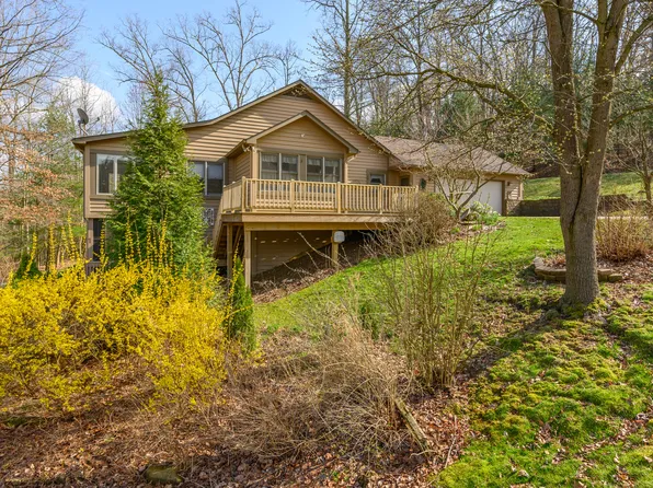 25 Pine Hills Dr, Nashville, IN 47448