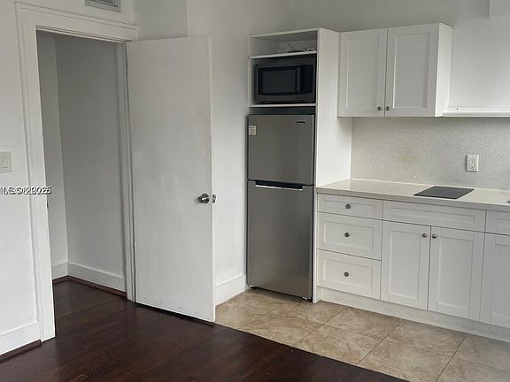 3rd image of 1053 NW 30th St