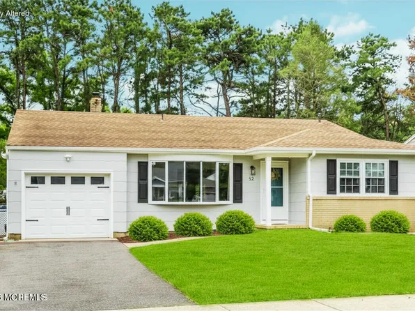 52 Castleton Drive, Toms River, NJ 08757