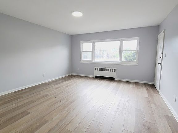4th image of 164 Stegman St #1E