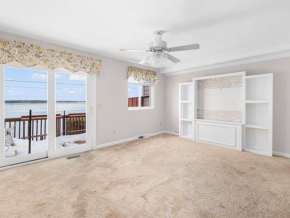 3rd image of 4158 Post Rd #9