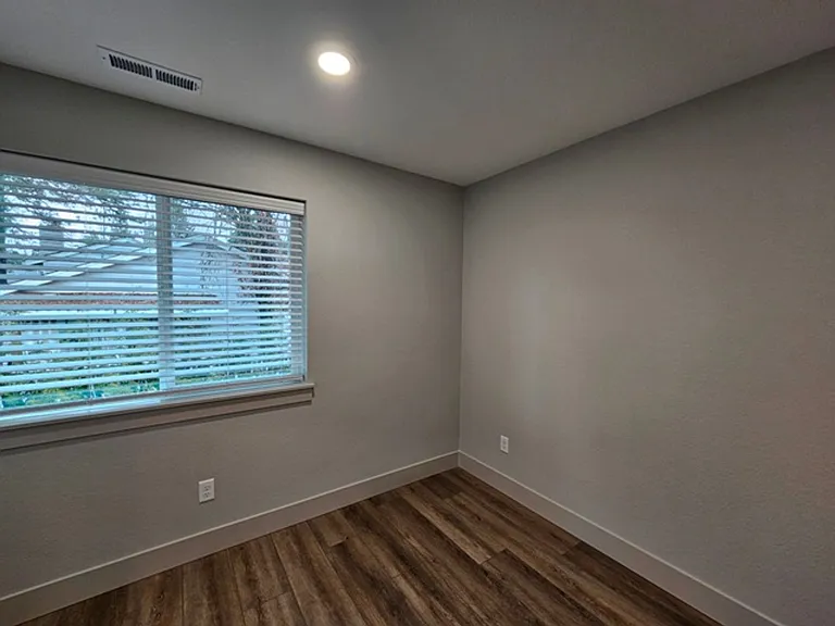 6953-6955 Talloc Ave SE — Photo 16