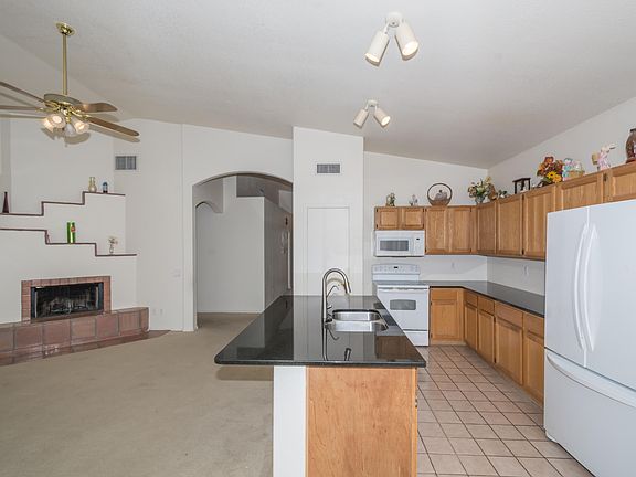4th image of 9066 N Safflower Ln