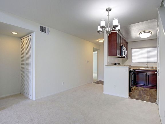 5th image of 5530 Owensmouth Ave APT 328