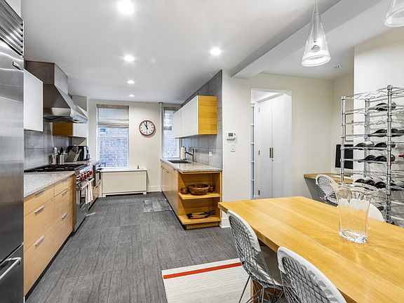 5th image of 30 Beekman Pl #9A
