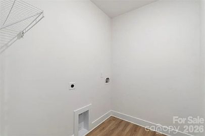 3rd image of 5014 Nimes Rd
