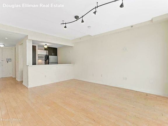 3rd image of 13-11 Jackson Ave #8CC
