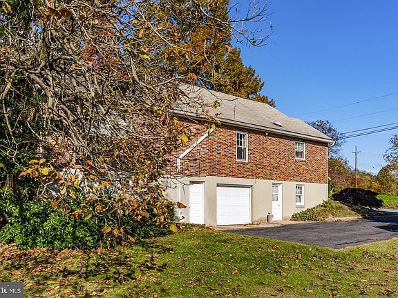 4th image of 466 Witmer Rd