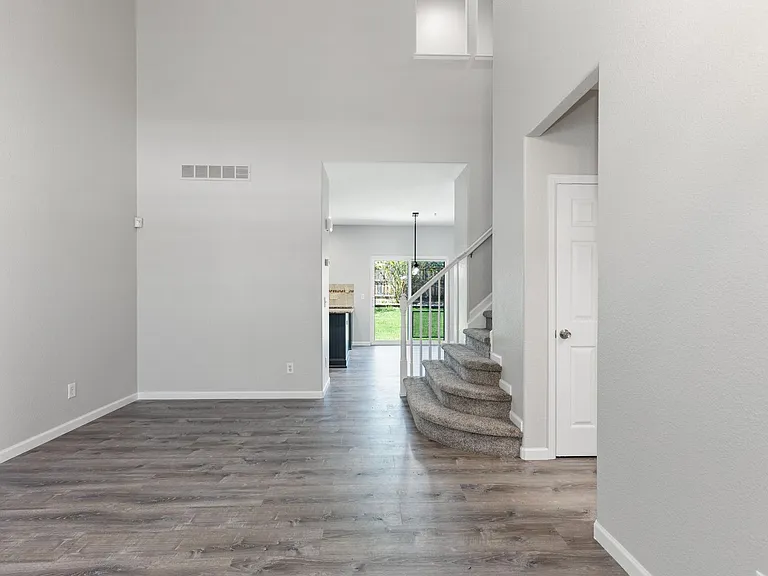 15726 Greenstone Ln — Photo 4