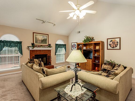 5th image of 186 River Trace Ct