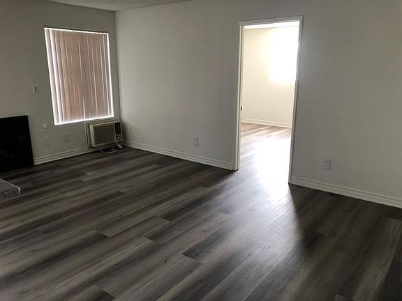 2nd image of 1620 Venice Blvd #107