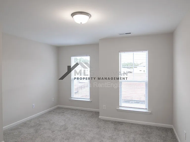 1010 Crater Lake Way — Photo 23