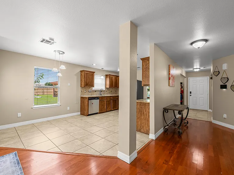 3903 Thunder Creek Dr — Photo 9