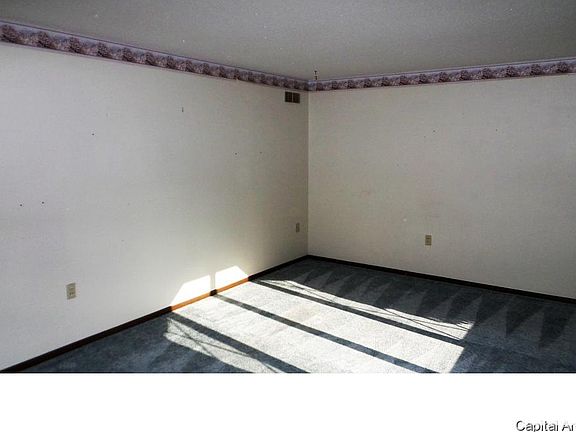 4th image of 204 S Stockdale Ln