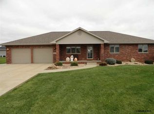 403 Saint Clair Dr, Farley, IA 52046