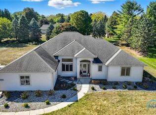 1004 Greystone Dr, Bryan, OH 43506