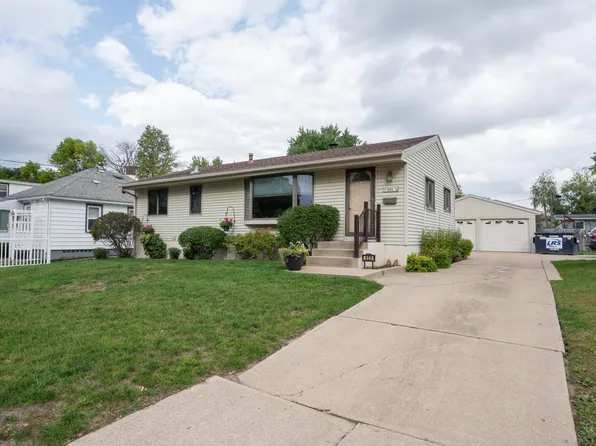 820 12th Ave SE, Rochester, MN 55904