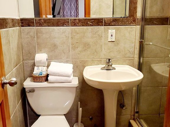4th image of 143 E 30th St #105
